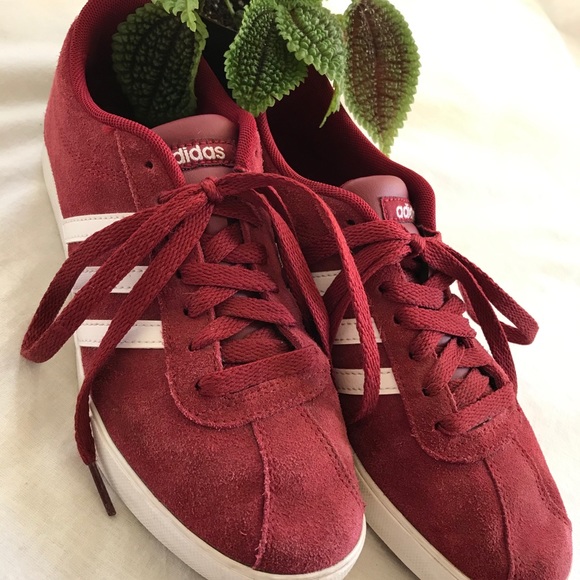 adidas Shoes - Vintage style Adidas tennis shoes